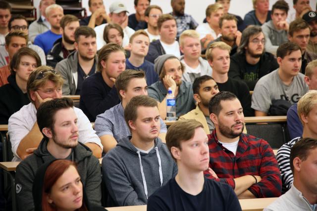 Gjennom alumninettverket får du faglig påfyll og muligheten til å utvide ditt profesjonelle nettverk. Gjennom alumninettverket får du faglig påfyll og muligheten til å utvide ditt profesjonelle nettverk.
