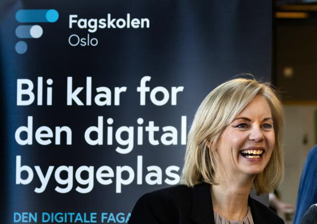  – Fagskolene sikrer etterspurt kompetanse i hele Norge, neste år styrker vi kapasiteten med 900 nye studieplasser i hele landet, sier forsknings- og høyere utdanningsminister Sigrun Aasland (Ap).