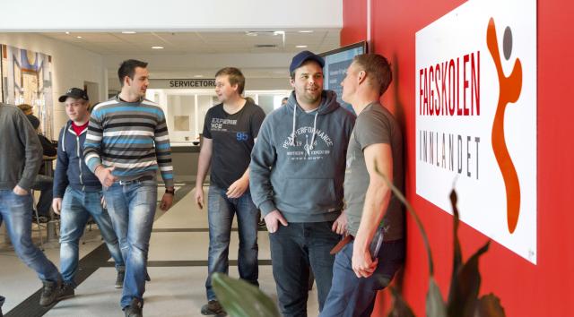 Norges første yrkesrettede høyskole kan starte på Gjøvik høsten 2017. For første gang vil det bli opprettet en yrkesfaglig bachelor-utdanning. Ett fag, dvs. én linje, skal være «pionér»; de Norges første yrkesrettede høyskole kan starte på Gjøvik høsten 2017. For første gang vil det bli opprettet en yrkesfaglig bachelor-utdanning. Ett fag, dvs. én linje, skal være «pionér»; de