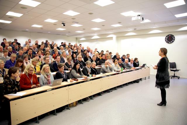 Mange lærere i den offentlige fagskolen deltok på fjorårets lærerkonferanse på Gjøvik. Fagskolen Innlandet inviterer nå til ny lærerkonferanse 15.-16. november. Foto: Håvard Lund.